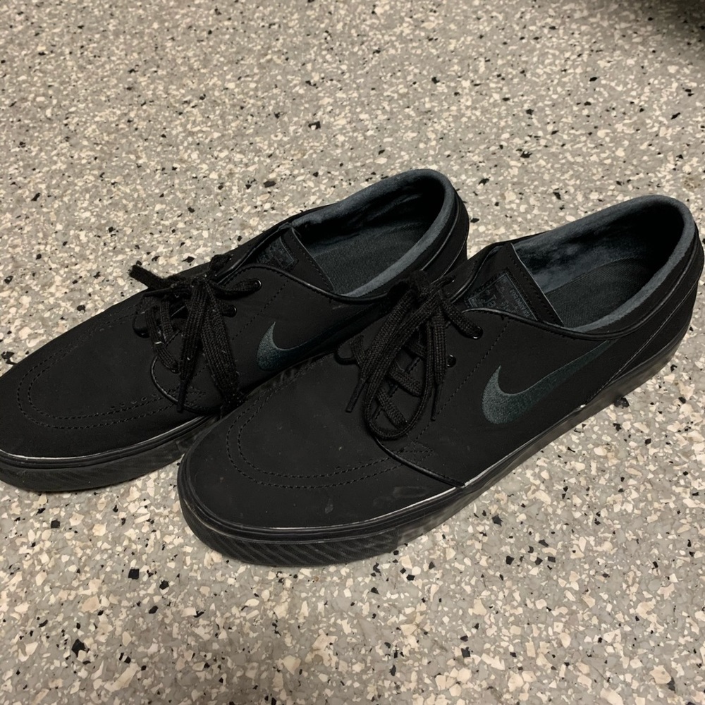 All Black Nike Janoski
